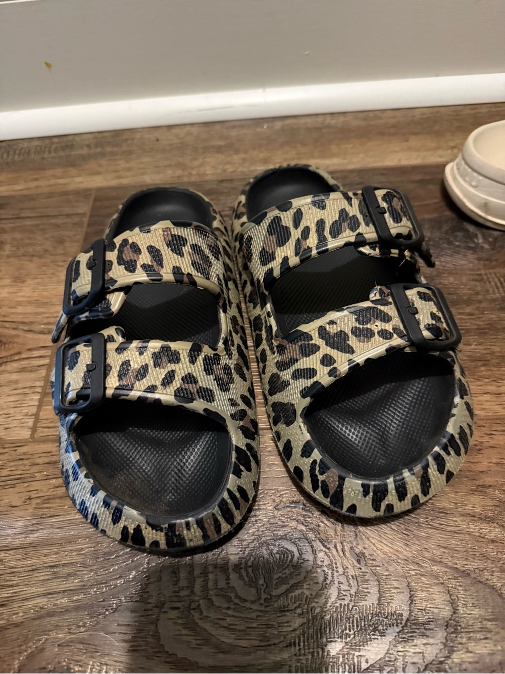 Women’s Leopard Print Double-Strap Rubber Sandals - Black & Tan Size 8